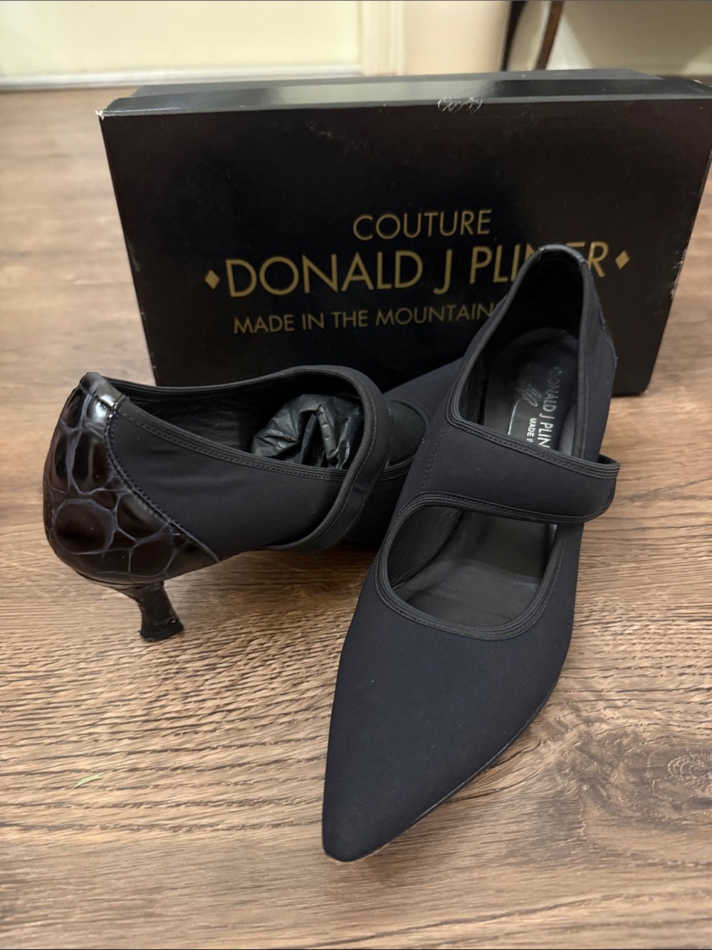 Donald J. Pliner Black Mary Jane Kitten Heel Pumps with Croc Heel NIB 7.5 N